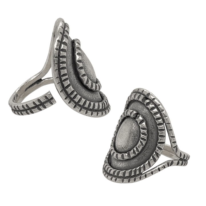 Silberring mit Patina – geschwärzt, eingekerbte Kreise, offen und grössenverstellbar im Vintage - Look - Shanti Enterprise AG