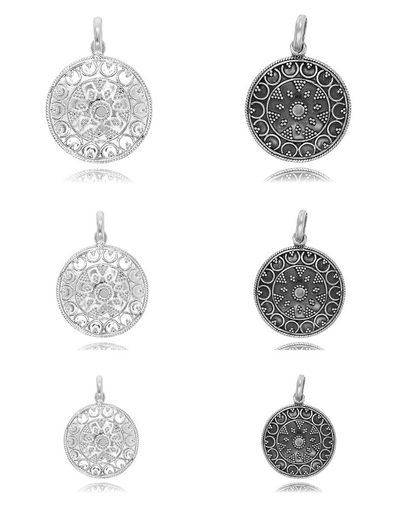 Amulett Anhänger 2 Reihen geometrisch verziert gepunktet, mit Rand leicht gebuchtet Öse oval
