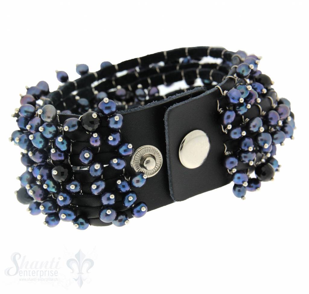 Lederarmband mit Perlen mehrreihig, schwarz,Kupfer 1 x Handgelenk, Druckknopfverschluss - Shanti Enterprise AG
