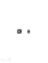 quadratisches Element 7x7x3 mm  gepunktet in den Ecken grössere Punkte Silber geschwärzt ID 0,9 mm 1